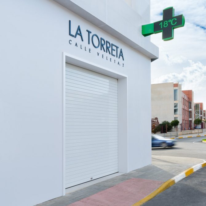 Gimenez_Ganga_Puerta_Farmacia_2-670x670